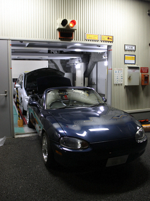 プレマシさん、バッテリー上がる。 - 立体駐車場での救援は大変 -3 